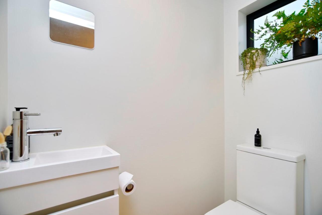 Dickens St - Christchurch Holiday Homes Экстерьер фото